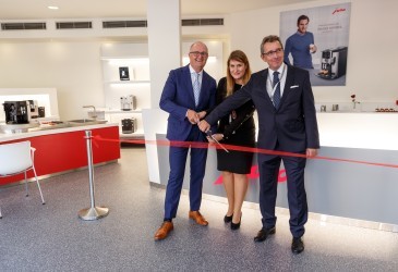 Firma JURA slávnostne otvorila v Bratislave JURA STORE - HSSR